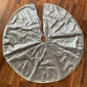 Tree skirt, sliver, sparkle snowflake